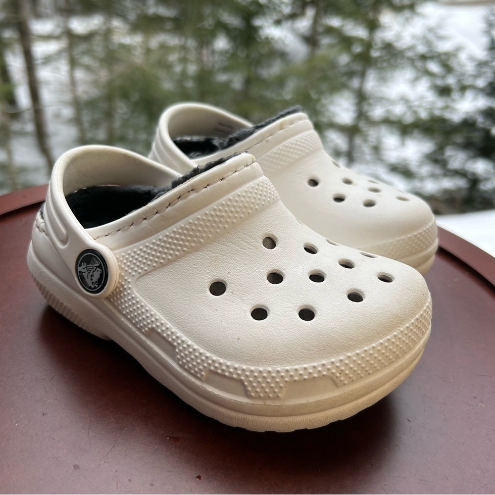 White Fleece-Lined Crocs | Toddler Size 7 | Spring Clogs | Cozy Slip On Shoes - Picture 2 of 10